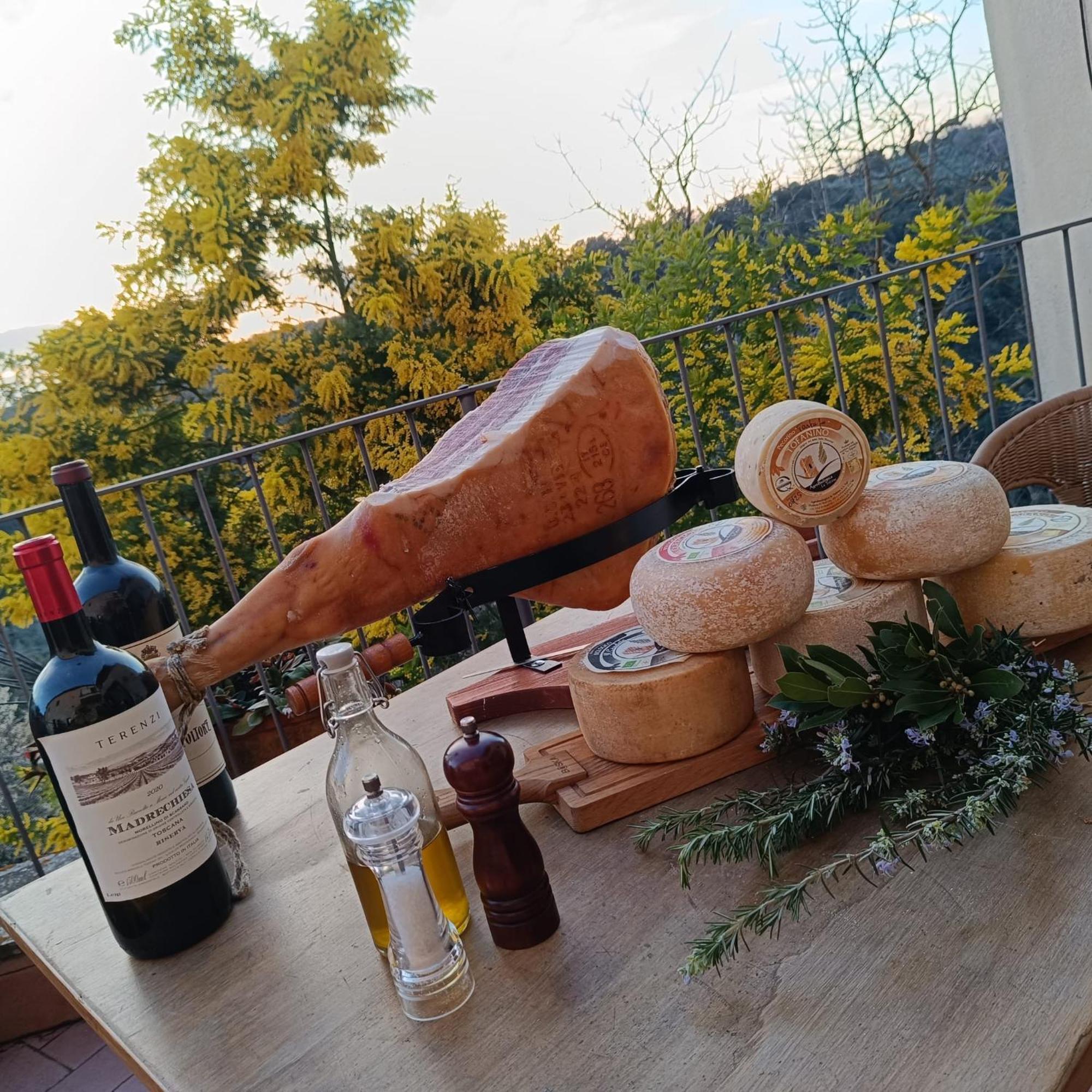 Ghigo La Locanda Di Torquato Montorgiali Exterior foto